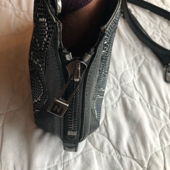 HALSTON HERITAGE AUTHENTIC! Leather purse w/embossed snake skin design. A Steal! - Picture 6 of 16